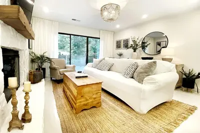 Image de Adorable 2-br guest  suite minutes from SouthPark/Uptown