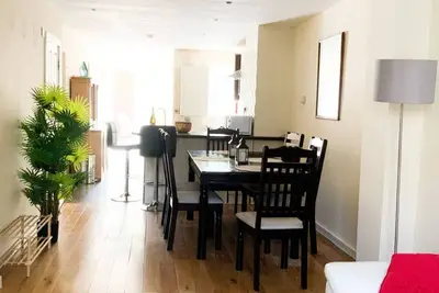 Image de Battersea Wharf is a large 3 bedroom townhouse in Battersea