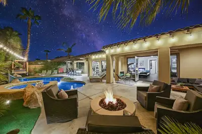 Image de Hollywood: Spa, Pool & Slide, Putting Course!