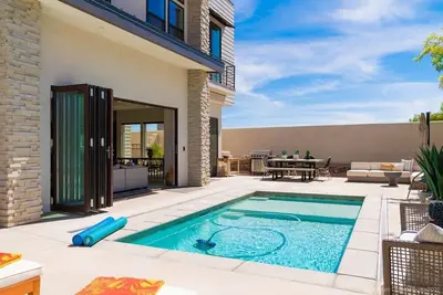 Image de New Modern Home | Private Pool & Rooftop