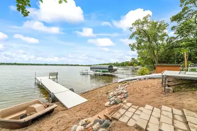 Image de Sunset Retreat Lake Home - Pedal Boat, Canoe & Kayak Included