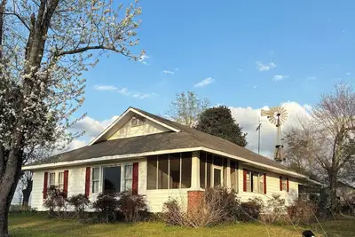 Image de Spacious Family Farmhouse