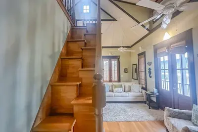 Image de Rocky's Pebble Beach Carriage House