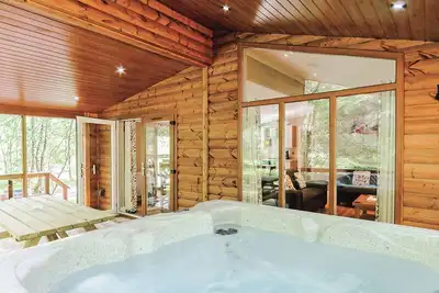 Image de 3 chambres Ă coucher Ă Freehay, Cheadle
