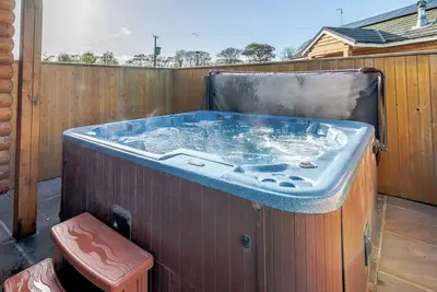 Image de Outstanding and contemporary two storey lodge boasting a superb lakeside setting.