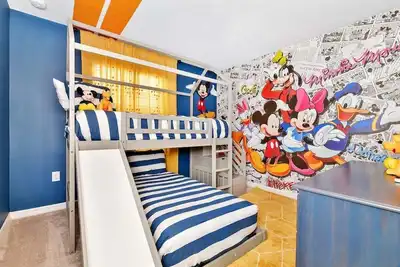 Image de 2418 Luxury Townhouse near Disney/ Free Water Park