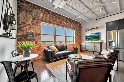 Image de Silocation- Downtown luxury, free parking, walking distance to Silos/downtown