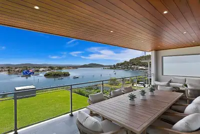 Image de Empire - A Majestic Home On Absolute Deep Waterfront