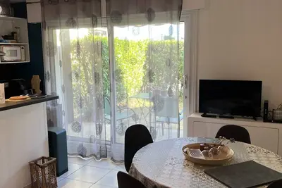 Image de Appartement T2 avec Jardin, Proche Plage et Centre, Parking Privé, Animaux Acceptés, Wi-Fi Gratuit