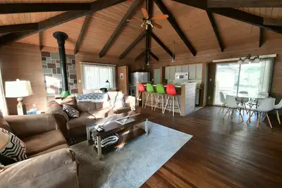 Image de Spacious, renovated 3 bedroom home in Traverse City