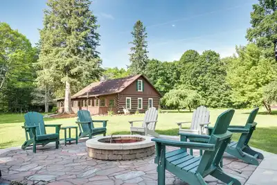 Image de Dog-Friendly Park Falls Cottage w/ 5 Acres & Lake
