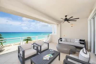 Image de Beachcomber 18 by Grand Cayman Villas
