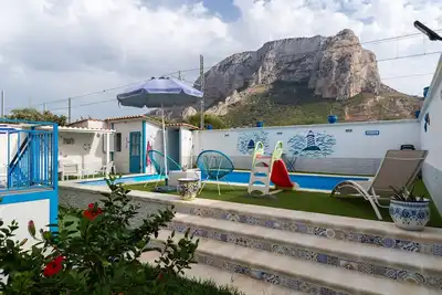 Image de Villa Cinisi\" avec vue sur la mer, piscine partagée et Wi-Fi.