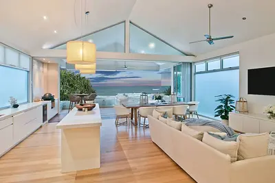 Image de Beachfront Bliss - Absolute Beachfront Palm Beach - Linen Provided