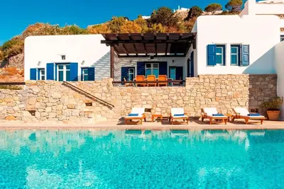 Image de Magnificent Villa with Glowing Infinity Pool