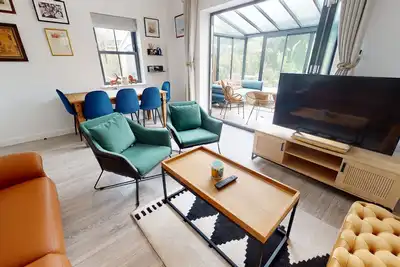 Image de A modern, spacious and well equipped home from home with luxe finishes.