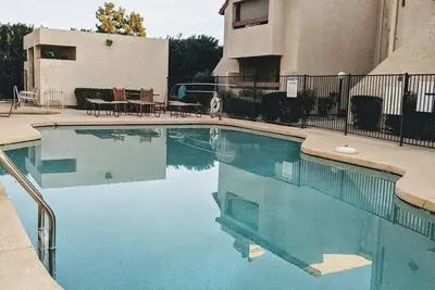 Image de Snug 2br Condo w/ Pool, Patio, W/D near Old Town