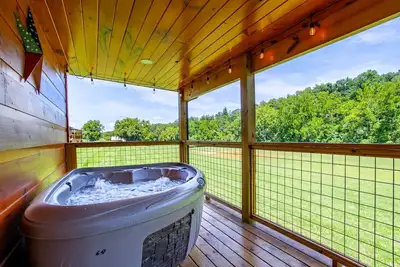 Image de Sevierville Tiny Home w/ Hot Tub, Fire Pit & Grill