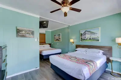 Image de Unit 6 Dbl Queen Room, Mini Fridge, Microwave, Wif