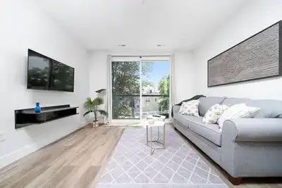 Image de New Slabtown Suites on Front Street Unit 203