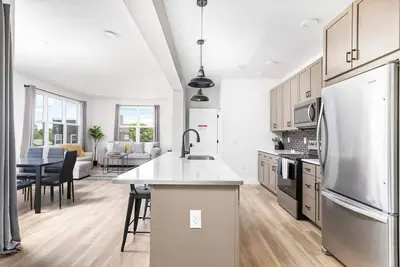 Image de New Slabtown Suites on Front Street Unit 204