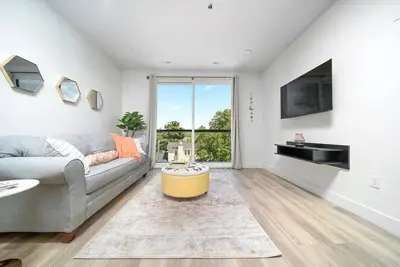 Image de New Slabtown Suites on Front Street Unit 302