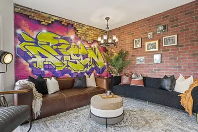 Image de Prohibition | Heritage Suite |Sleeps 10 | Downtown