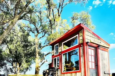 Image de Adorable (Teeny! ) Tiny House, Beautiful Views