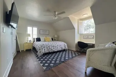 Image de Sunsets & Shows! Gorgeous, Private 1 Br Listing!