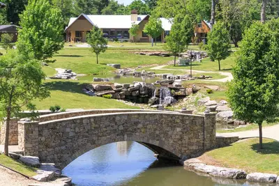Image de Community Pool, Fishing Ponds, Hot Tub, Large Family Room-Single Story