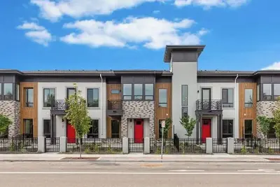 Image de Luxury Townhome in Downtown Eagle