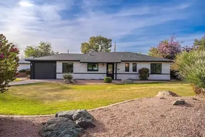 Image de Luxury Modern 3 Bedroom Home w/ Hot Tub!