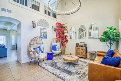 Image de Spacious Haven with Outdoor Fun, 5 Bd Home, Primary King, Ev Charger, Grill