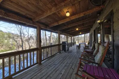 Image de Log Cabin on 2 acres, hot tub, pond, fishing, pets