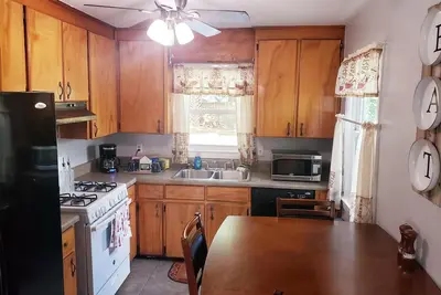 Image de Cozy Corner house with garden located 15 to 20 mins from beach