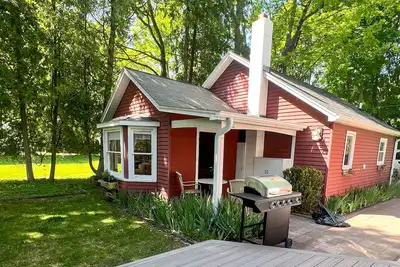 Image de Walk to everything from this 1 Bedroom Beach House