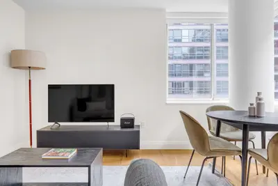 Image de Chic Midtown East 2br w\/ Elevator, Doorman & Gym, near Un, by Blueground