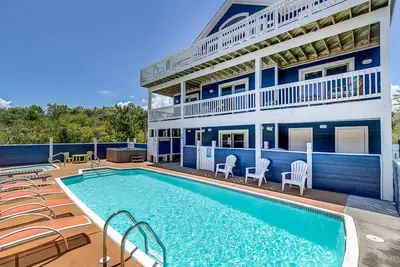 Image de Toes in the Water | 1330 ft to the beach | Private Pool, Hot Tub, Dog Friendly