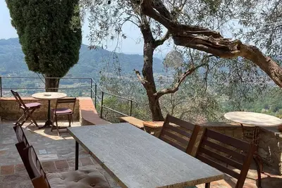 Maison, pour 2, qui était autre fois la domicile et atelier d'un sculpteur