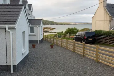 Image de Taigh Tharmoid Ruaidh, pet friendly, with open fire in Timsgearraidh