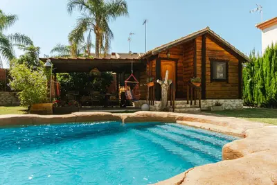 Image de Casa de Madera con Piscina Privada