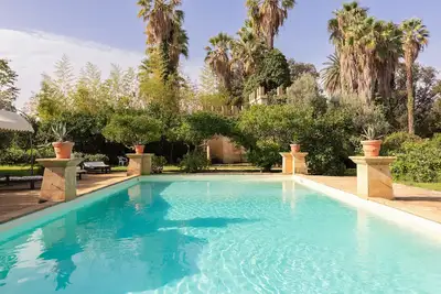 Image de Appartement 'Tenuta Donna Vittoria - Grande' avec vue sur les montagnes, piscine et Wi-Fi.