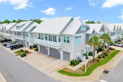 Image de Close to beach/Big Chill! 4 Bikes! Resort Pool!
