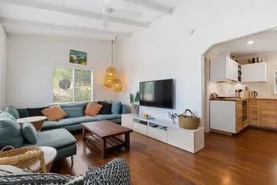 Image de Yellow House Gracetown ~ A Peaceful Beach house with Ocean Views