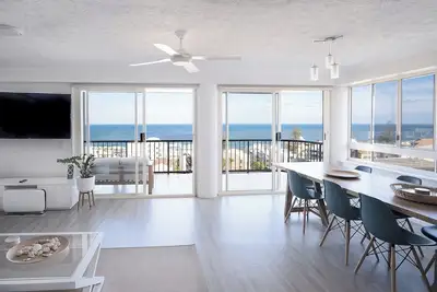 Image de Kings Beach Coast & Glasshouse Views - A
