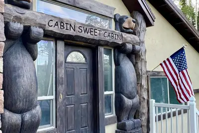 Image de Brian Head Cabin - 1 Mile from All Ski Lifts! Cozy, Spacious & lots of fun.