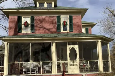 Image de Relax & Unwind in a Historic 104-year-old farmhouse fully restored!