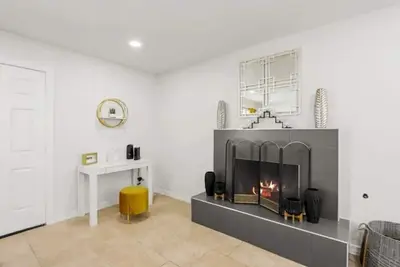 Image de Newly remodeled home with a spacious family room