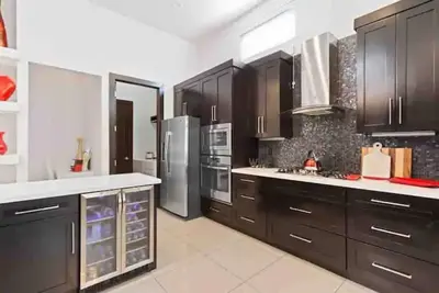 Image de Modern upscale home with an amazing kitchen
