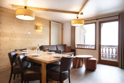 Image de Wifi, 100m du centre station, balcon, cheminée ou poêle à bois, télévision, casier à ski, 88m²